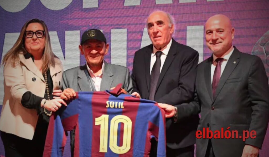 Descubre el emotivo homenaje a Hugo Sotil que conmovió a Barcelona y revivió la gloria del fútbol